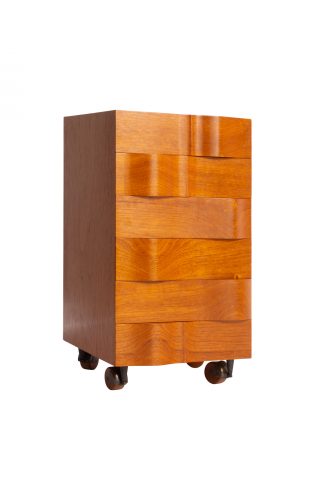 Piece with 6 drawers in Brazilian cedar.