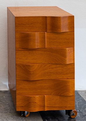 Móvel com 6 gavetas em madeira de cedro do Brasil